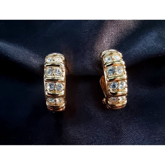 Vintage SWAROVSKI Signed Clear Rhinetones Half Hoop Clip On Earrings Gold Tone - Picture 3 of 10